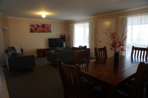 Far Away Escape - Hotel QLD 1