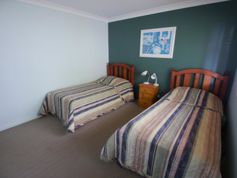 Barn Down - Hotel QLD 6
