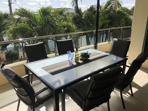 #1 On The Strand - Hotel QLD 1