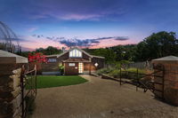 Book Kurrajong Accommodation Vacations Hotel QLD Hotel QLD