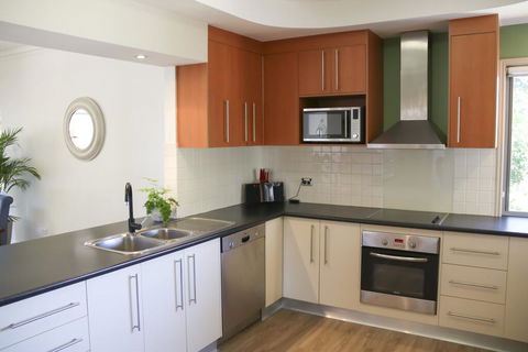 'Top Tier' Dog Friendly Holiday Home - Hotel QLD 1