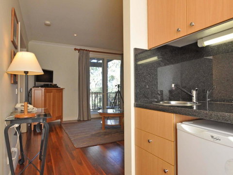 1 Bedroom Executive Villa Located Within Cypress Lakes - Hotel QLD 2
