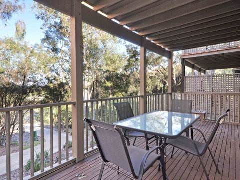 1 Bedroom Executive Villa Located Within Cypress Lakes - Hotel QLD 0