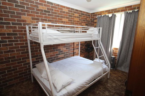 1/2 Brunswick Avenue - Hotel QLD 2