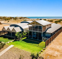 108 Madaffari Drive - Caretta - Luxurious Marina Home With A Spa and Free WiFi - Hotel QLD