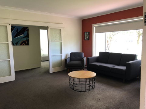 11 Findlay Street - Hotel QLD 3