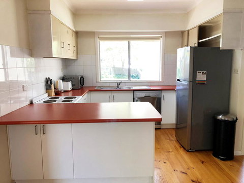 11 Findlay Street - Hotel QLD 1