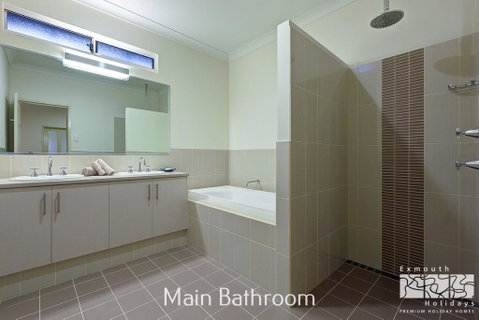 11 Kestrel Place - PRIVATE JETTY - Hotel QLD 2