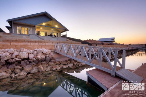 11 Kestrel Place - PRIVATE JETTY - Hotel QLD 1