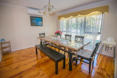 14 Bunker Crescent - Hotel QLD 2