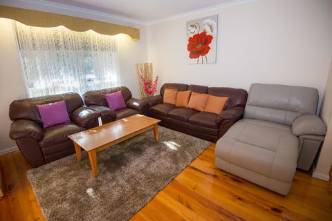 14 Bunker Crescent - Hotel QLD 0