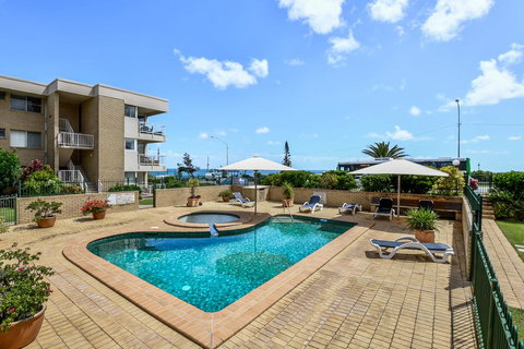 2 Bedroom Top Floor Unit - Ocean Views And Pool - Hotel QLD 3
