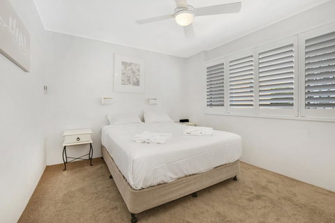 2 Bedroom Top Floor Unit - Ocean Views And Pool - Hotel QLD 2