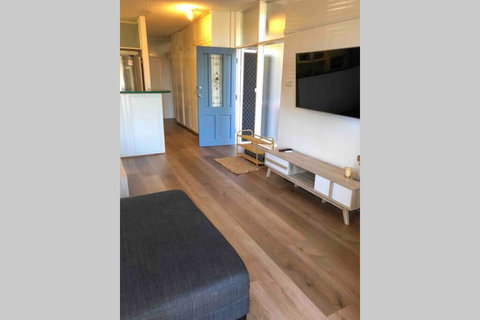 2 Bedroom, SHORT Walk To CBD,BEACH And DARBY ST - Hotel QLD 3