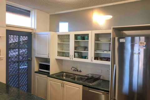 2 Bedroom, SHORT Walk To CBD,BEACH And DARBY ST - Hotel QLD 2