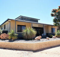 2 Trout Place - 4 Bedroom Holiday Home for the Nautical Adventurers - Hotel QLD