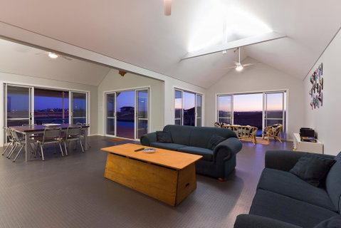 22 Kestrel Place- PRIVATE JETTY - Hotel QLD 2