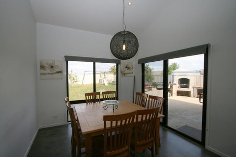 26 Twynam Street - Hotel QLD 3