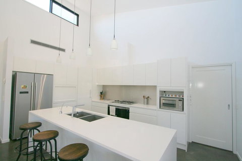 26 Twynam Street - Hotel QLD 1