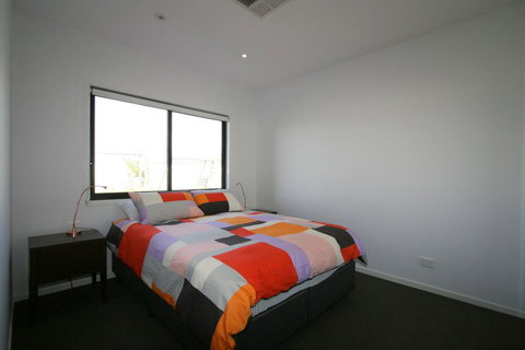 26 Twynam Street - Hotel QLD 2