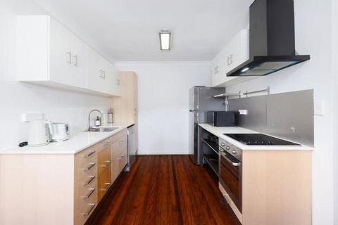 Best Value 4Beds Home Near Shops, Cafes And Forest - Hotel QLD 4