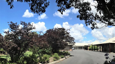 Crows Nest Motel - Hotel QLD 4