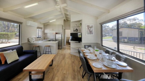 Deniliquin Riverside Caravan Park - Hotel QLD 4