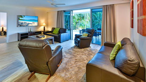3 Bedroom Poinciana Lodge - Hotel QLD 3