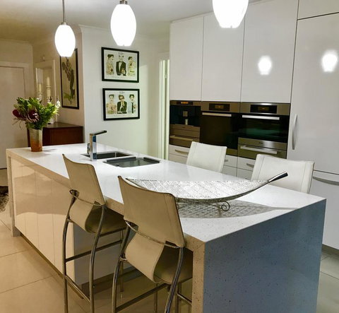 3 Divas Luxury Accommodation - Hotel QLD 2
