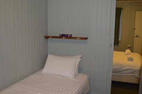 3 Lakeview Plaza - Hotel QLD 2