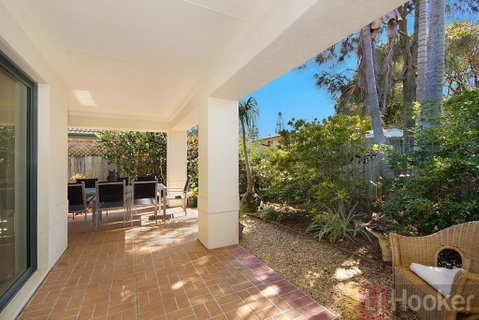32 Beachside - Hotel QLD 1