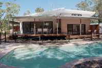 33 Esprit Drive - Rainbow Shores Style Comfort and Relaxation Pets Welcome Pool