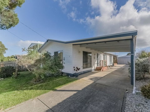 4 Lansell Road, Cowes - Hotel QLD 2