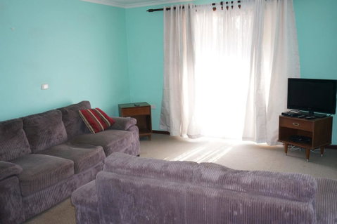 4/1 Maidstone Crescent - Hotel QLD 1