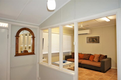 5 Learmonth Street - Close To Town Centre - Hotel QLD 1
