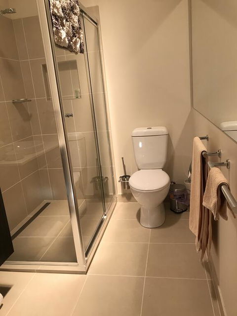 5 Star Room With Own Bathroom - Singles, Couples, Families Or Executives - Hotel QLD 2