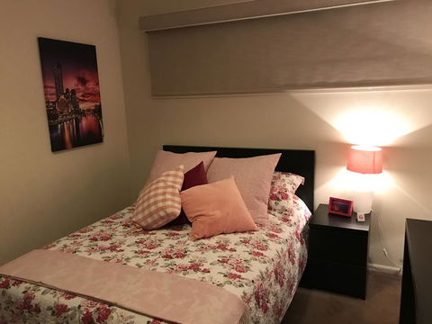 5 Star Room With Own Bathroom - Singles, Couples, Families Or Executives - Hotel QLD 0
