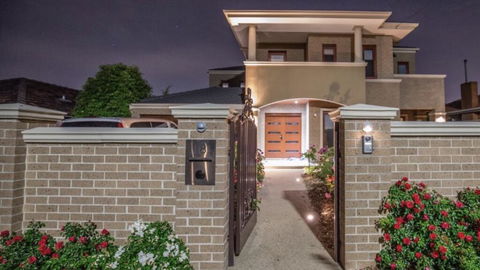 5 Star Room With Own Bathroom - Singles, Couples, Families Or Executives - Hotel QLD 1