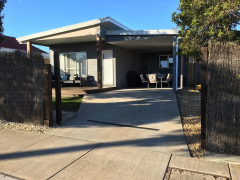 5B Genesta St, Cowes - Hotel QLD 1