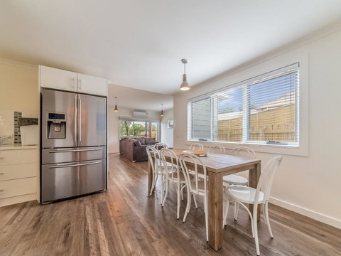 5B Genesta St, Cowes - Hotel QLD 3