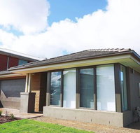 5Bed 2Bath Family House in Werribee - Hotel QLD