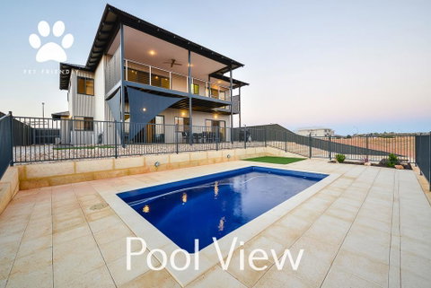 6 Corella Court - PRIVATE JETTY & POOL - Hotel QLD 0