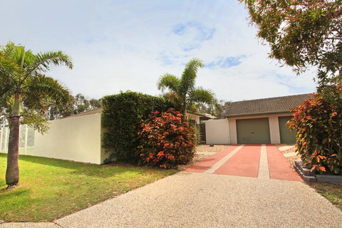 6 Petrie Ave, Marcoola, Pet Friendly, Linen Supplied - Hotel QLD 0