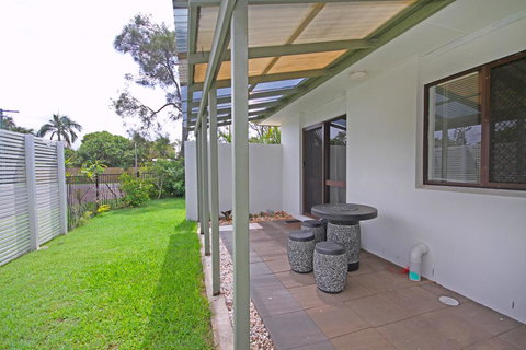 6 Petrie Ave, Marcoola, Pet Friendly, Linen Supplied - Hotel QLD 3