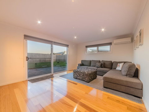 7 Boardwalk Boulevard, Cowes - Hotel QLD 3