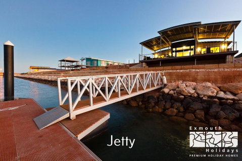 7 GNULLI - PRIVATE JETTY - Hotel QLD 1