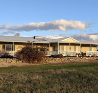 A Better Life Animal Sanctuary FarmStay - Private Two-Bedrooms Lounge Room  Bathroom  Toilet Shared Kitchen - Hotel QLD