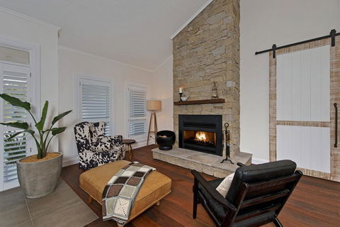 A Home Like Few Others - Hotel QLD 2