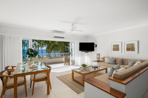 Absolute Beachfront Apt. In Alamanda Beachfront Resort (14) - Hotel QLD 0