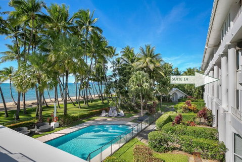 Absolute Beachfront Apt. In Alamanda Beachfront Resort (14) - Hotel QLD 3